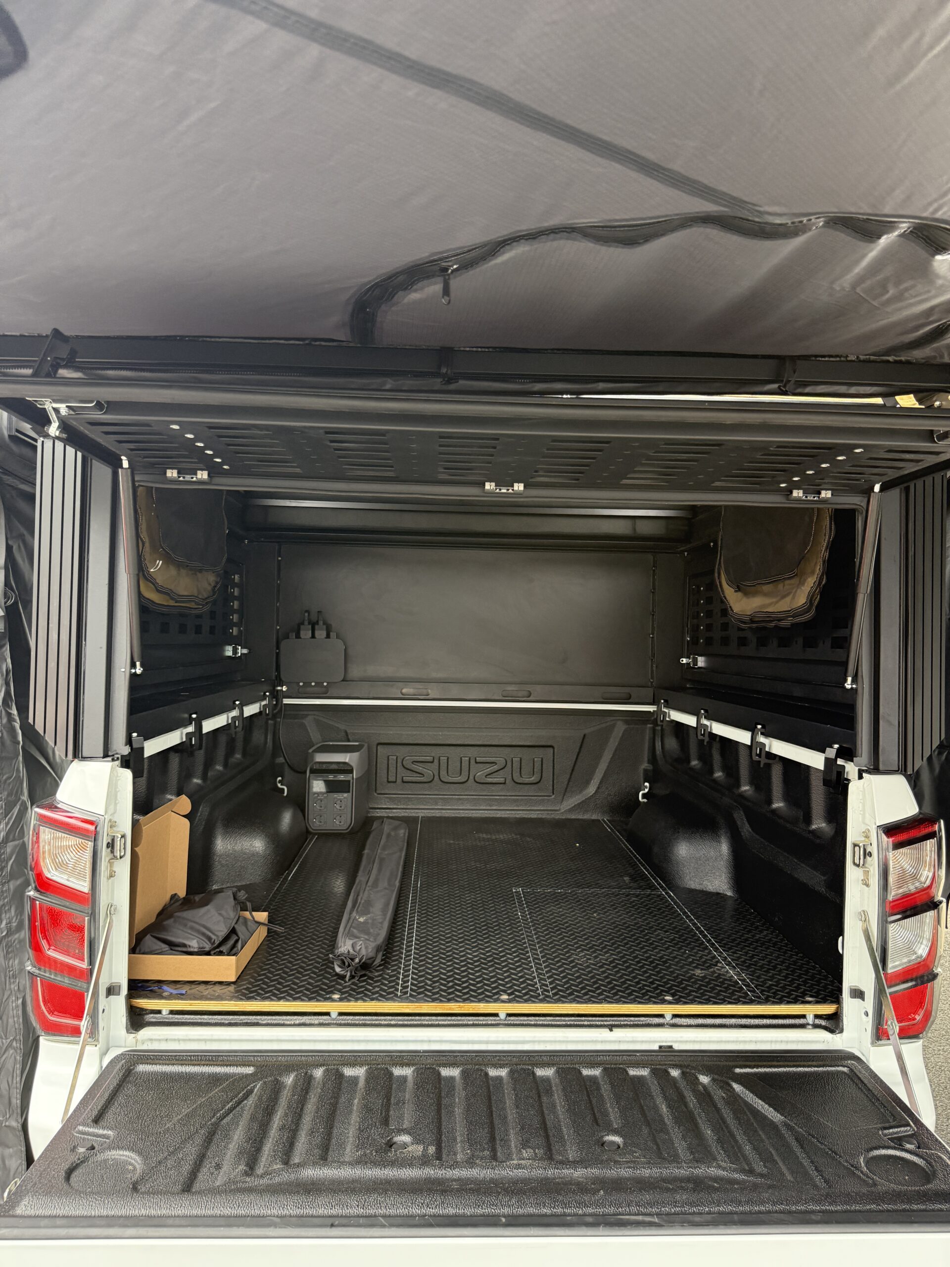 Hardtop aluminium Traveller avec toit relevable – Image 17