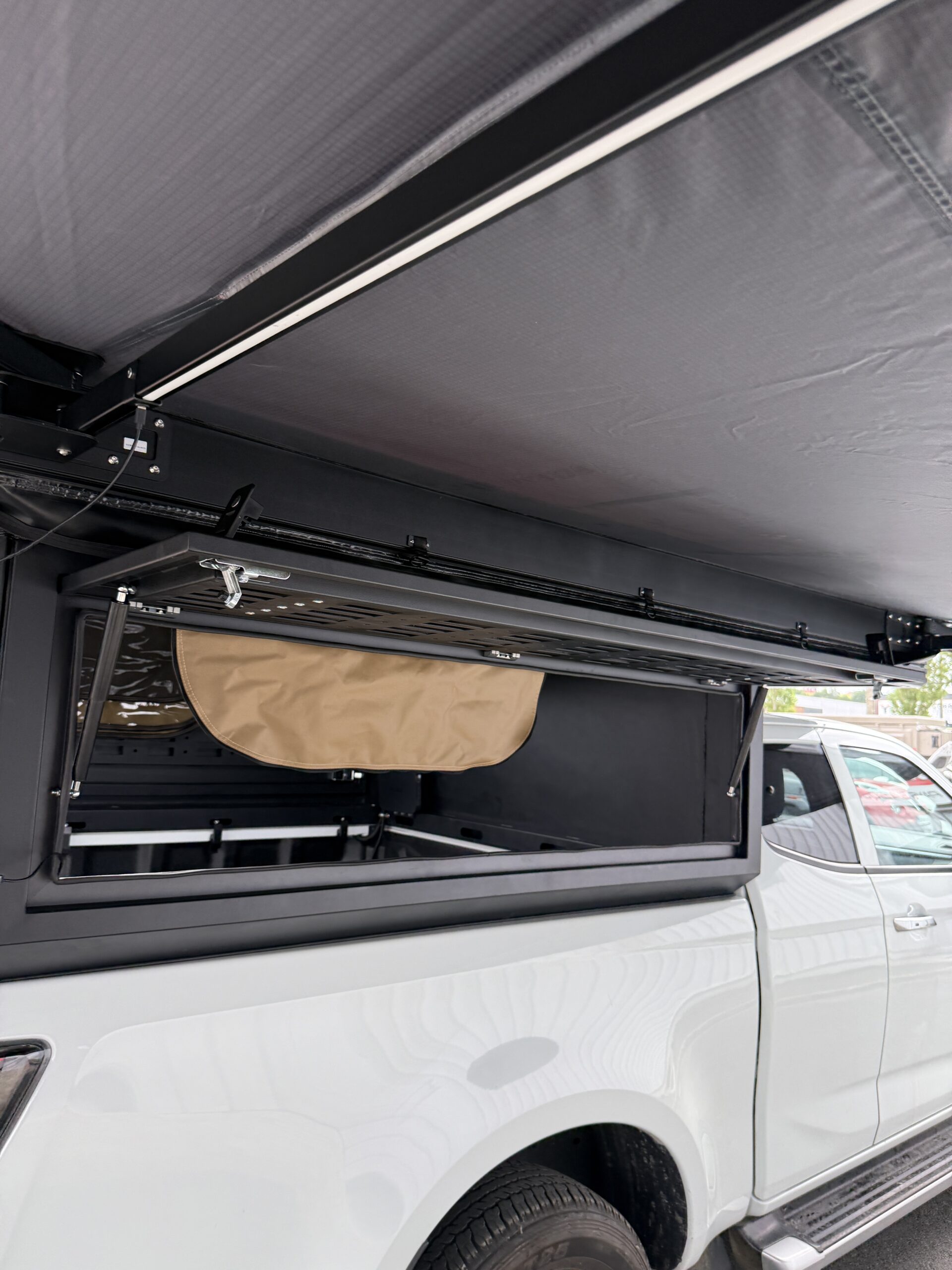 Hardtop aluminium Traveller avec toit relevable – Image 11