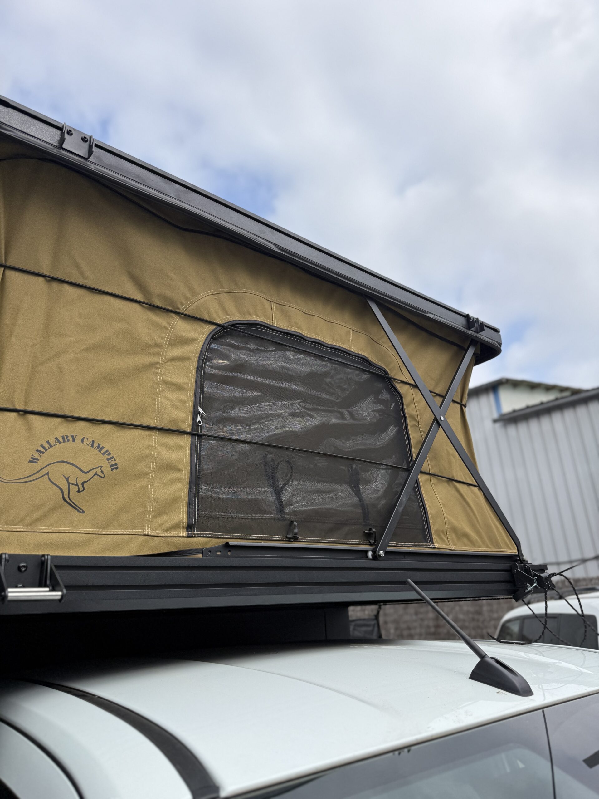Hardtop aluminium Traveller avec toit relevable – Image 8