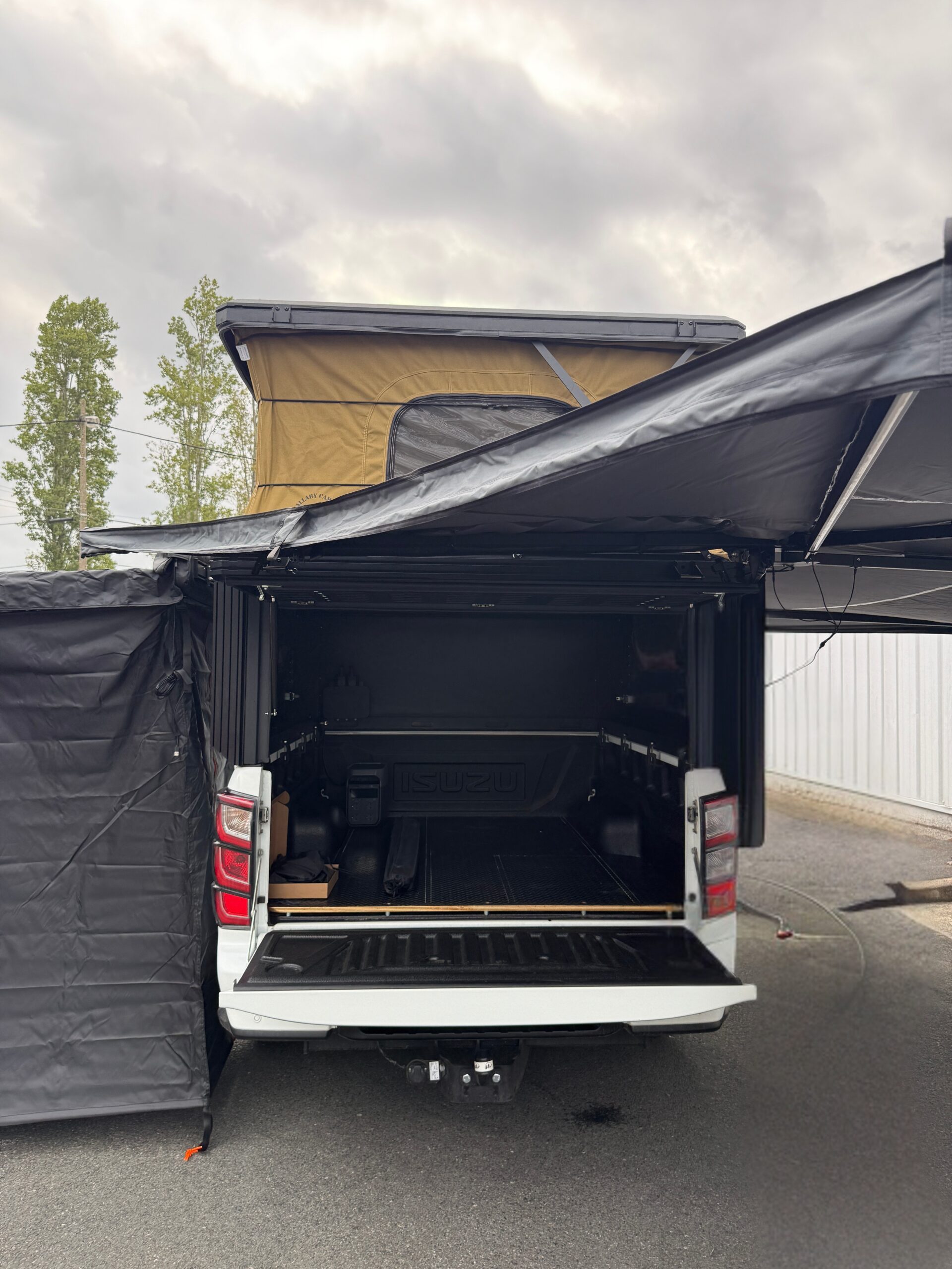 Hardtop aluminium Traveller avec toit relevable – Image 25