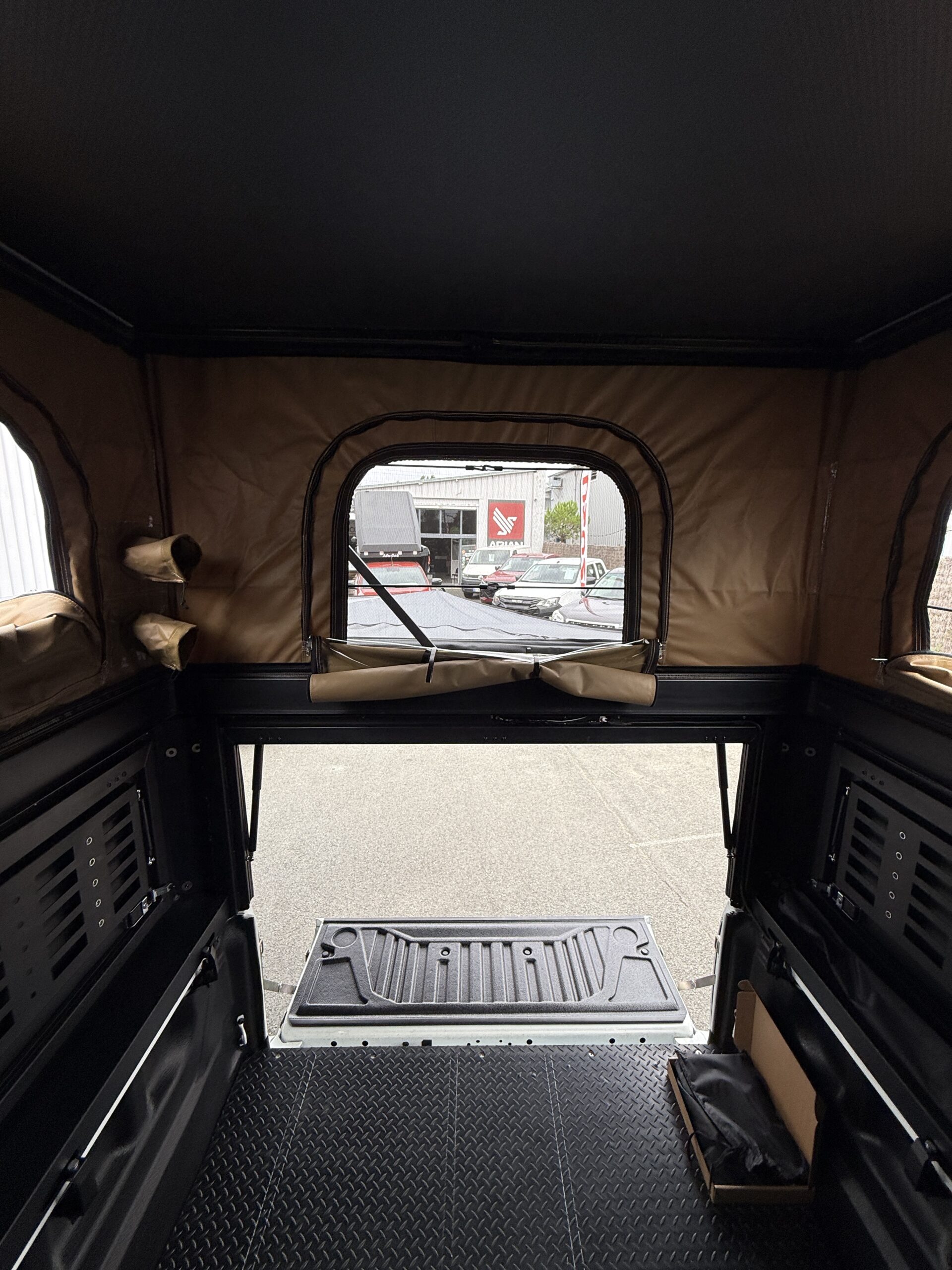 Hardtop aluminium Traveller avec toit relevable – Image 4
