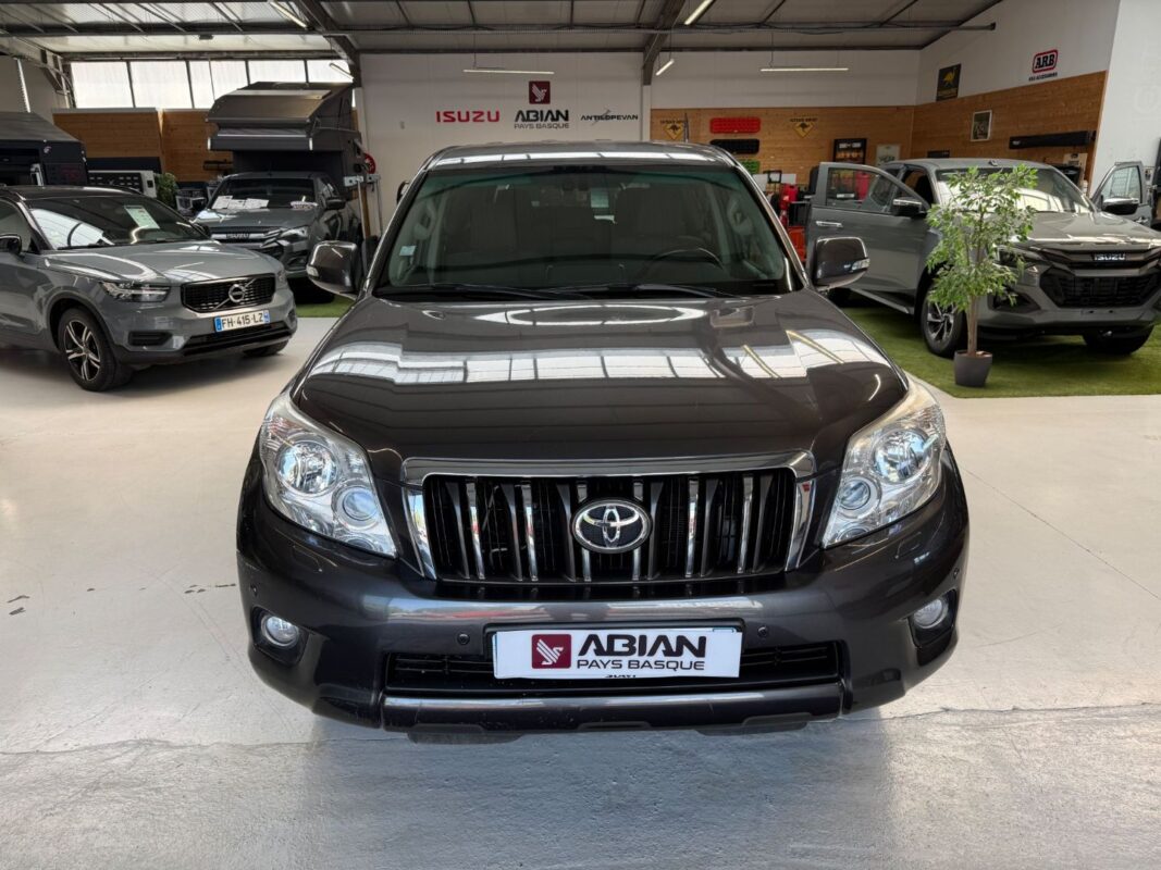 TOYOTA LAND CRUISER II