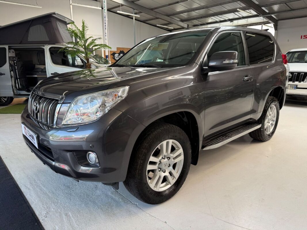 TOYOTA LAND CRUISER II