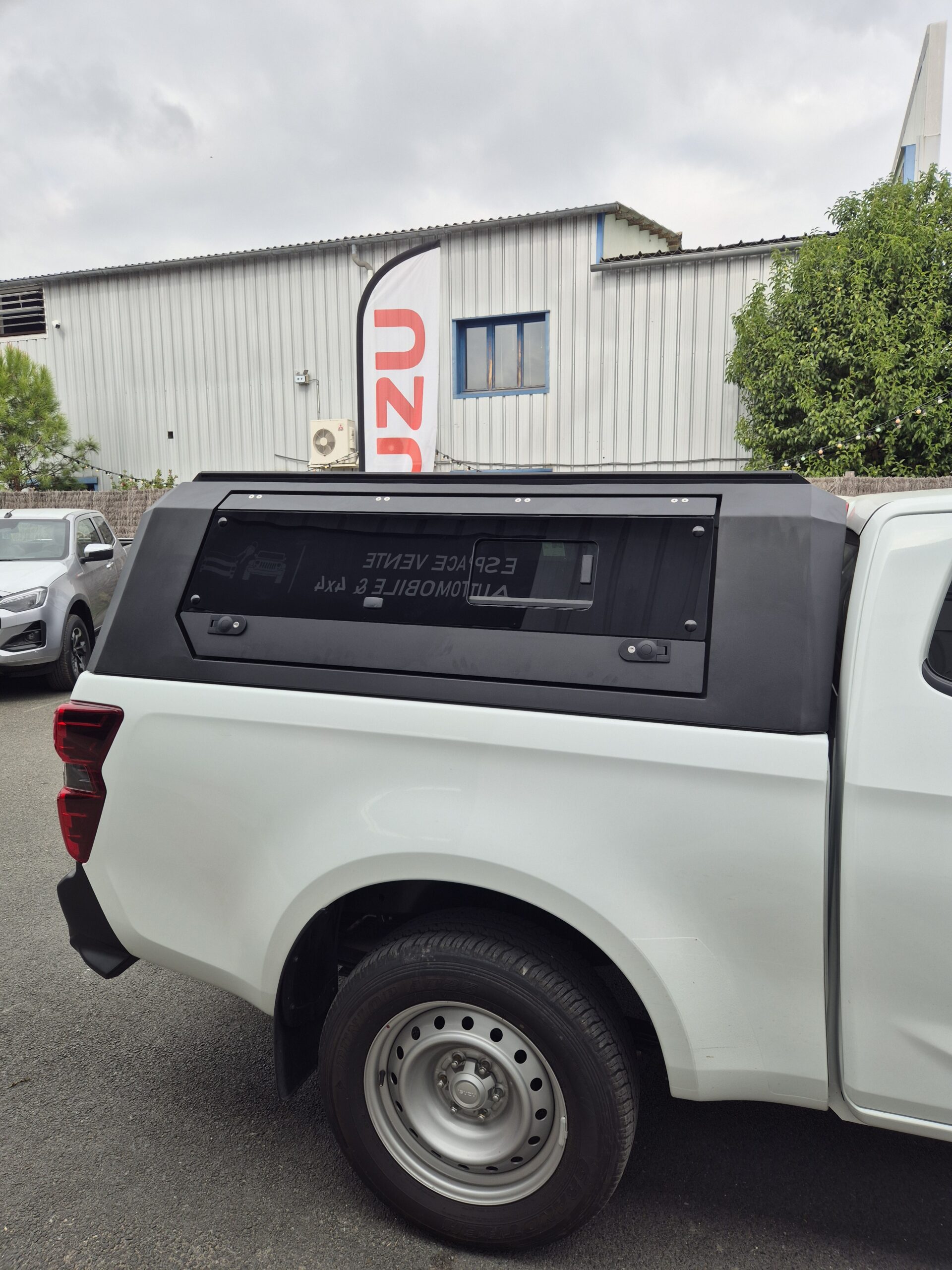 Hardtop vitré aluminium noir CW Isuzu D-Max Space Cab 2020+ – Image 7