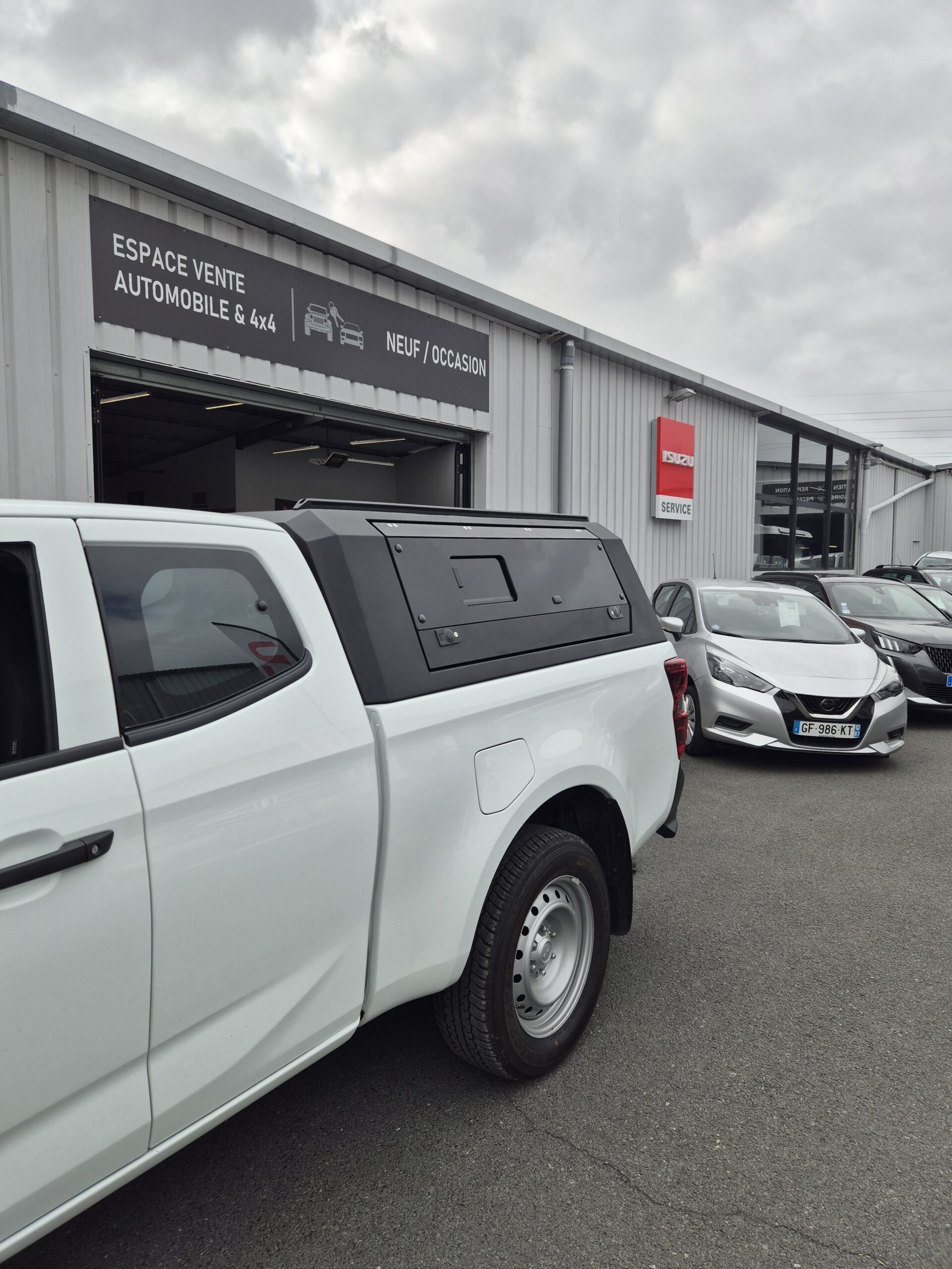 Hardtop vitré aluminium noir CW Isuzu D-Max Space Cab 2020+ – Image 11