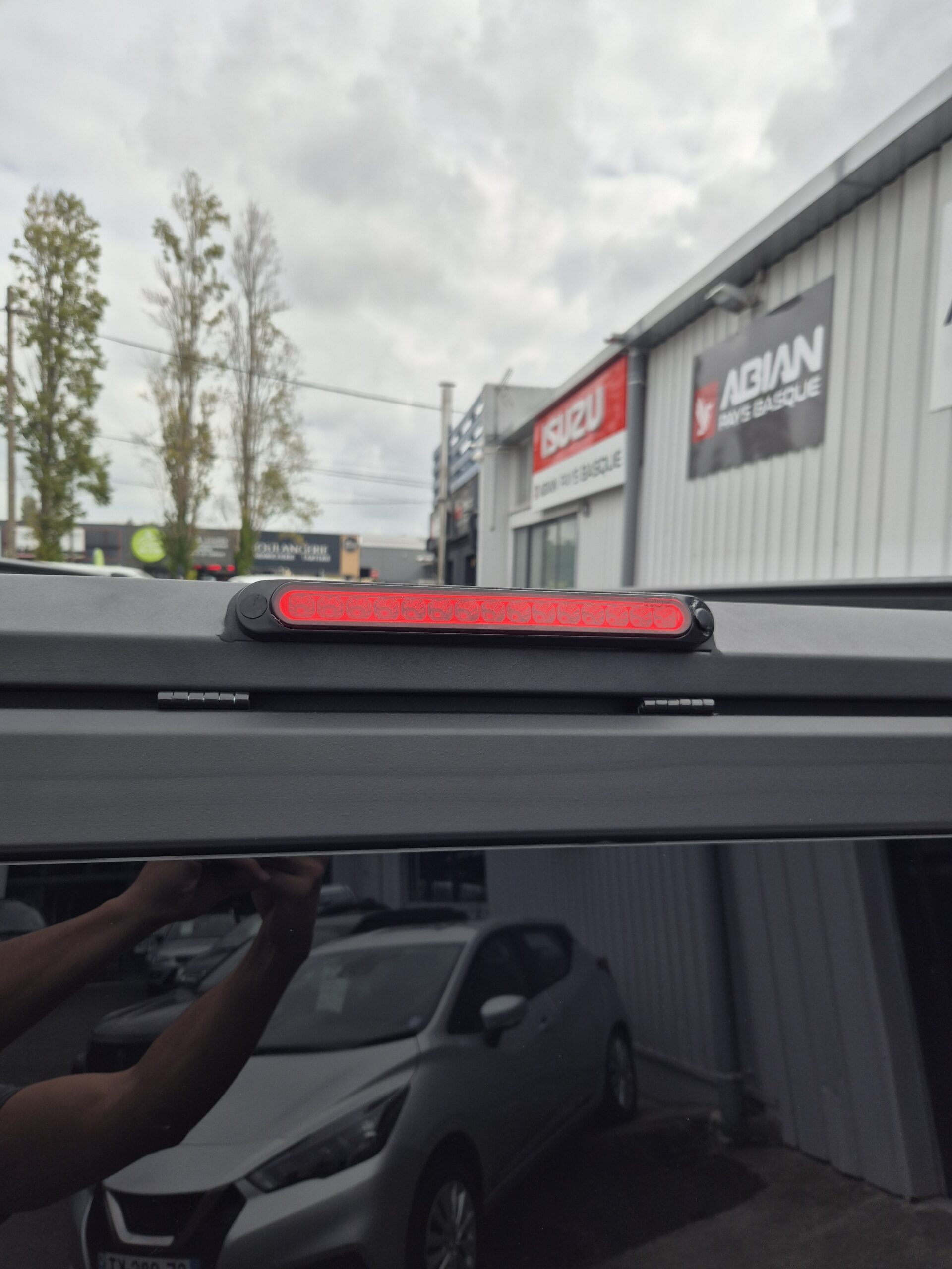 Hardtop vitré aluminium noir CW Isuzu D-Max Space Cab 2020+ – Image 24