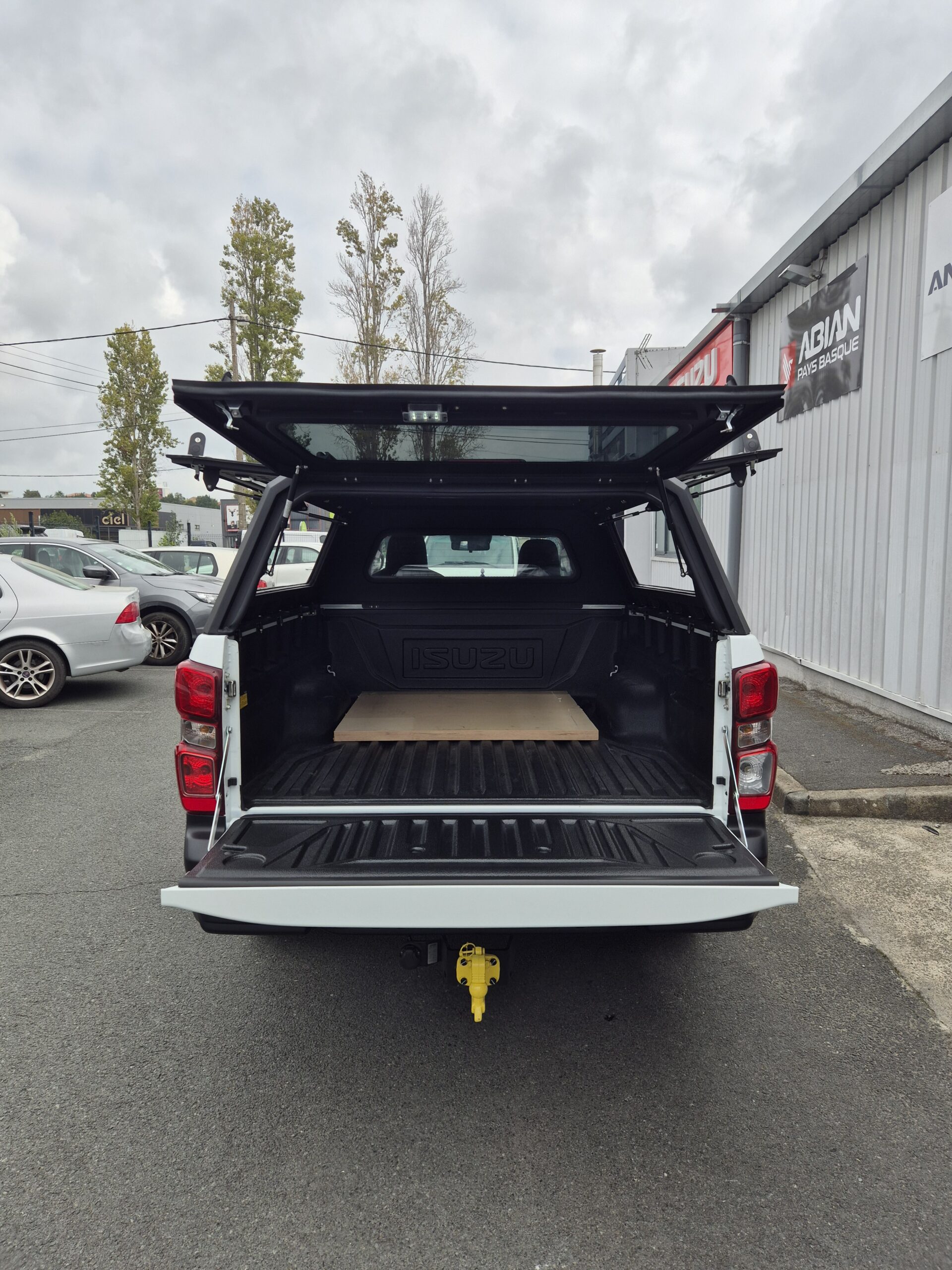 Hardtop vitré aluminium noir CW Isuzu D-Max Space Cab 2020+ – Image 17