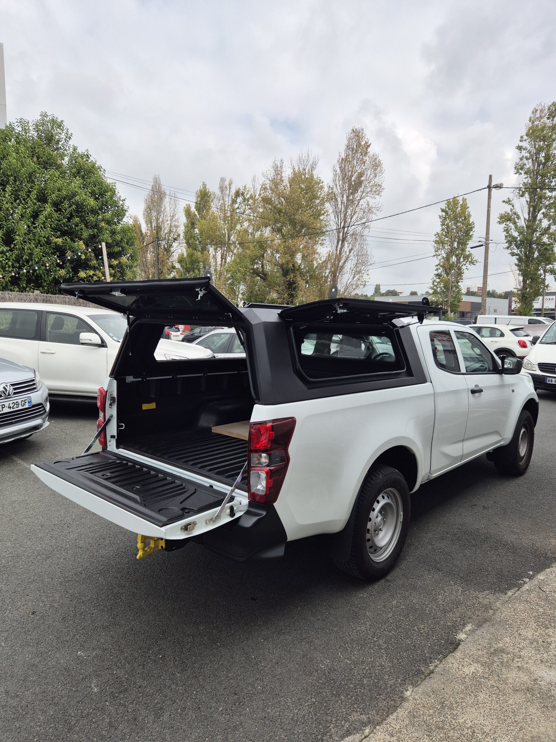 Hardtop vitré aluminium noir CW Isuzu D-Max Space Cab 2020+ – Image 15