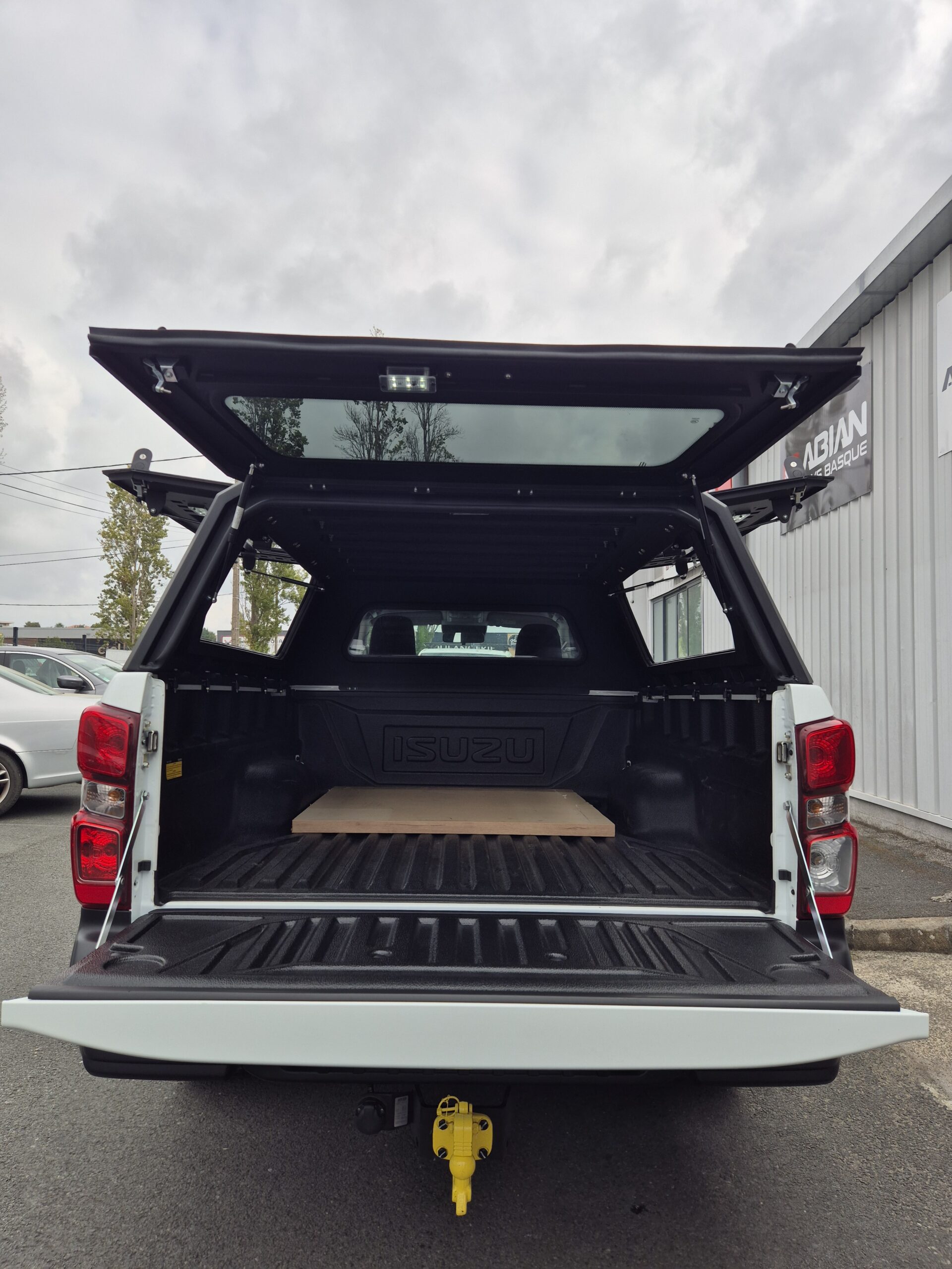 Hardtop vitré aluminium noir CW Isuzu D-Max Space Cab 2020+ – Image 14