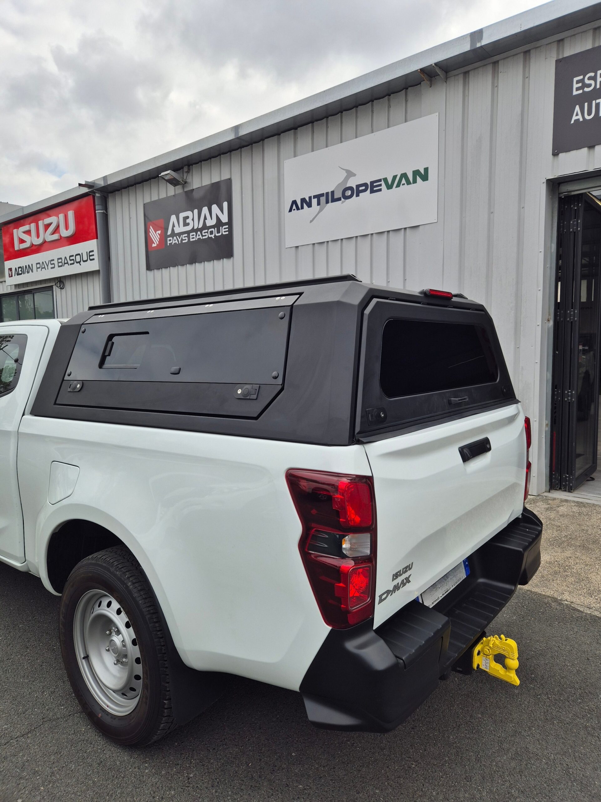 Hardtop vitré aluminium noir CW Isuzu D-Max Space Cab 2020+ – Image 5
