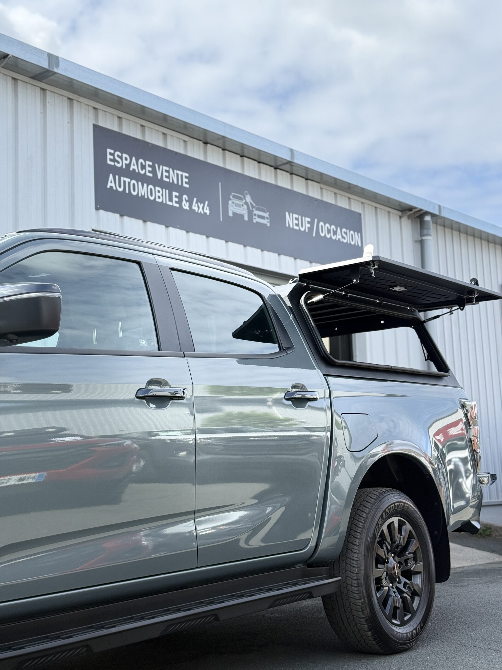 Hardtop fermé (sans vitre) aluminium noir CW Isuzu D-Max Double Cab 2020+ – Image 9