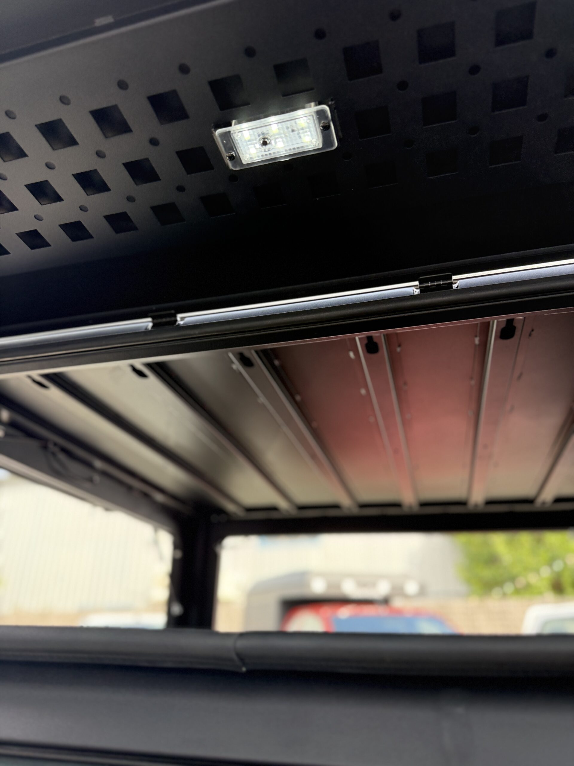 Hardtop fermé (sans vitre) aluminium noir CW Isuzu D-Max Double Cab 2020+ – Image 11