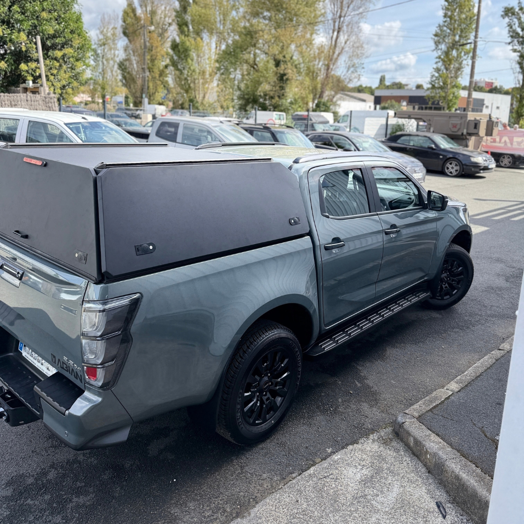 Hardtop fermé (sans vitre) aluminium noir CW Isuzu D-Max Double Cab 2020+ – Image 3
